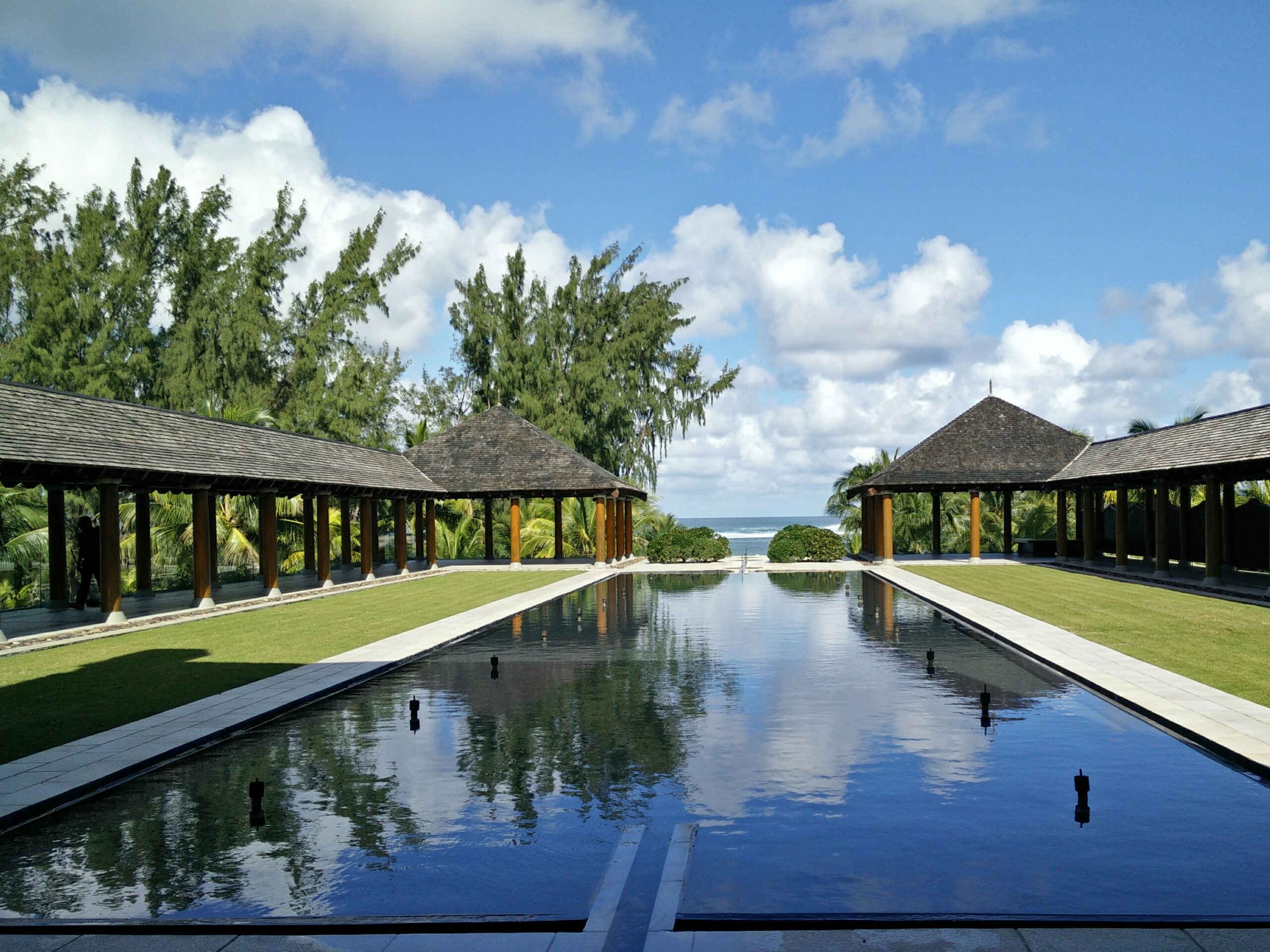 reflection-buildings-water